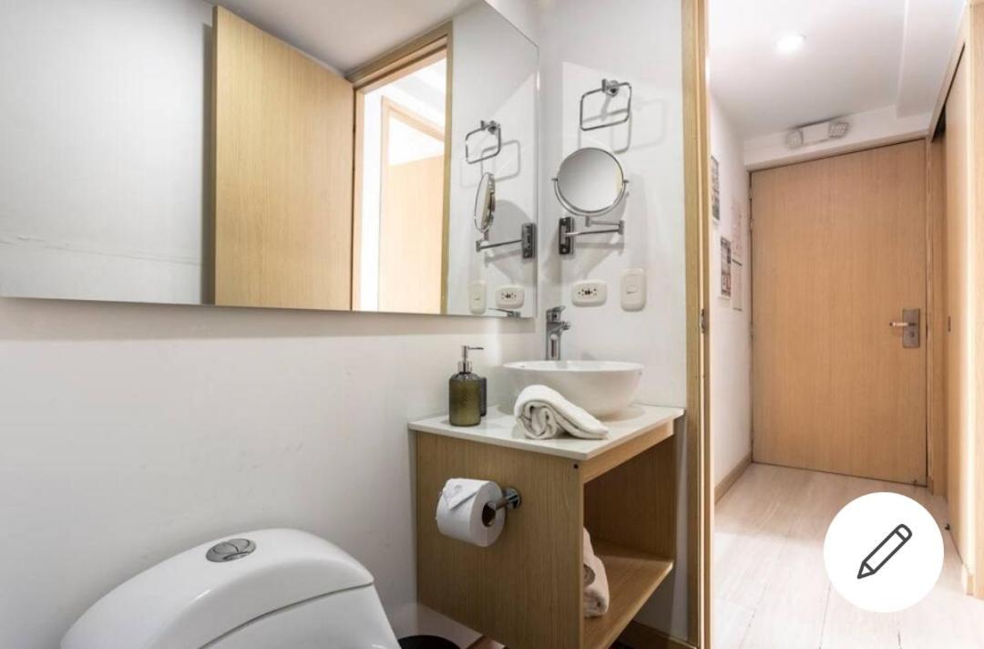 Beautiful & Comfortable Apartment In Laureles Medellin Bagian luar foto