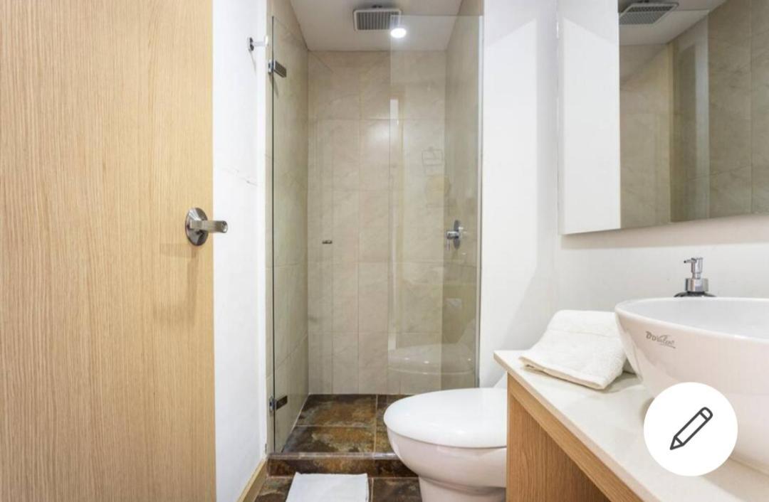 Beautiful & Comfortable Apartment In Laureles Medellin Bagian luar foto