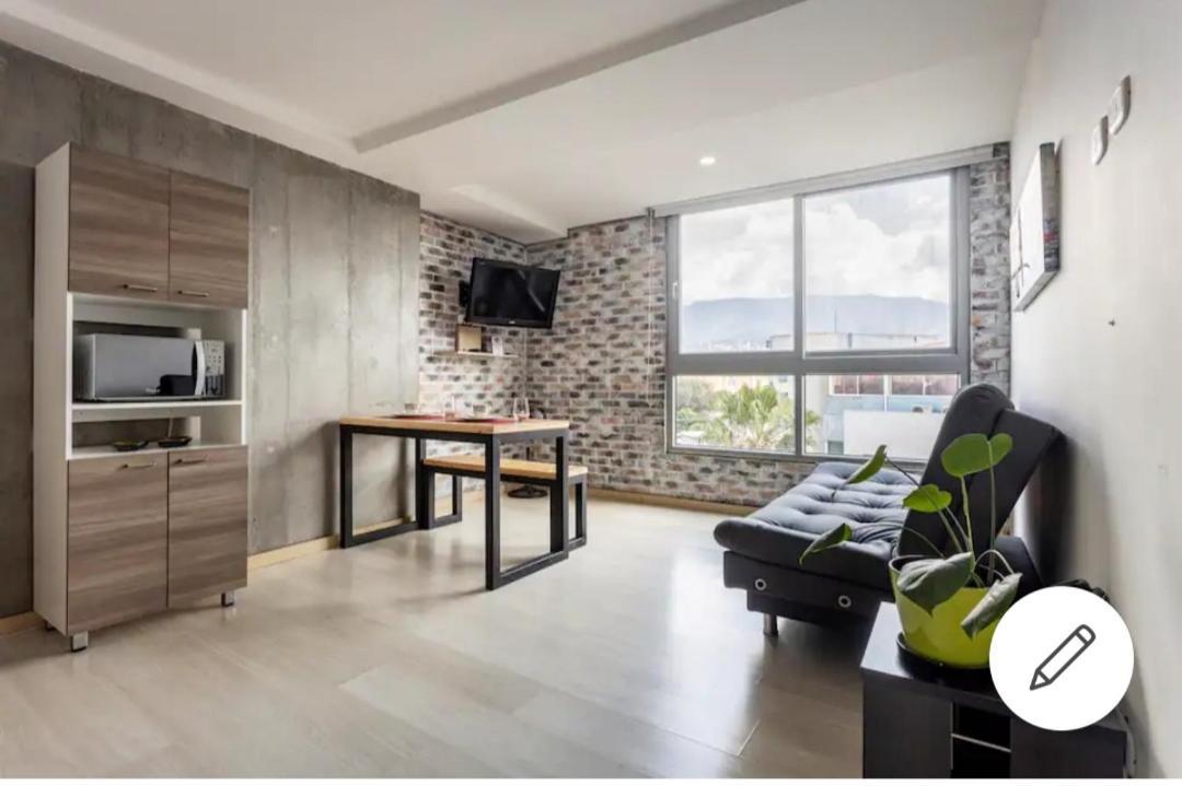 Beautiful & Comfortable Apartment In Laureles Medellin Bagian luar foto